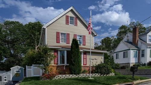 24 Spring St, Butler, NJ, 07405-1323 | Card Image