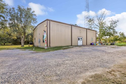 18596 Englin Rd, Winnie, TX, 77665-7609 | Card Image