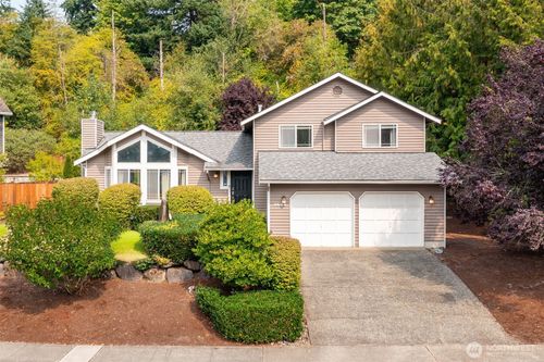 7504 134th Ave Se, Newcastle, WA, 98059-3117 | Card Image