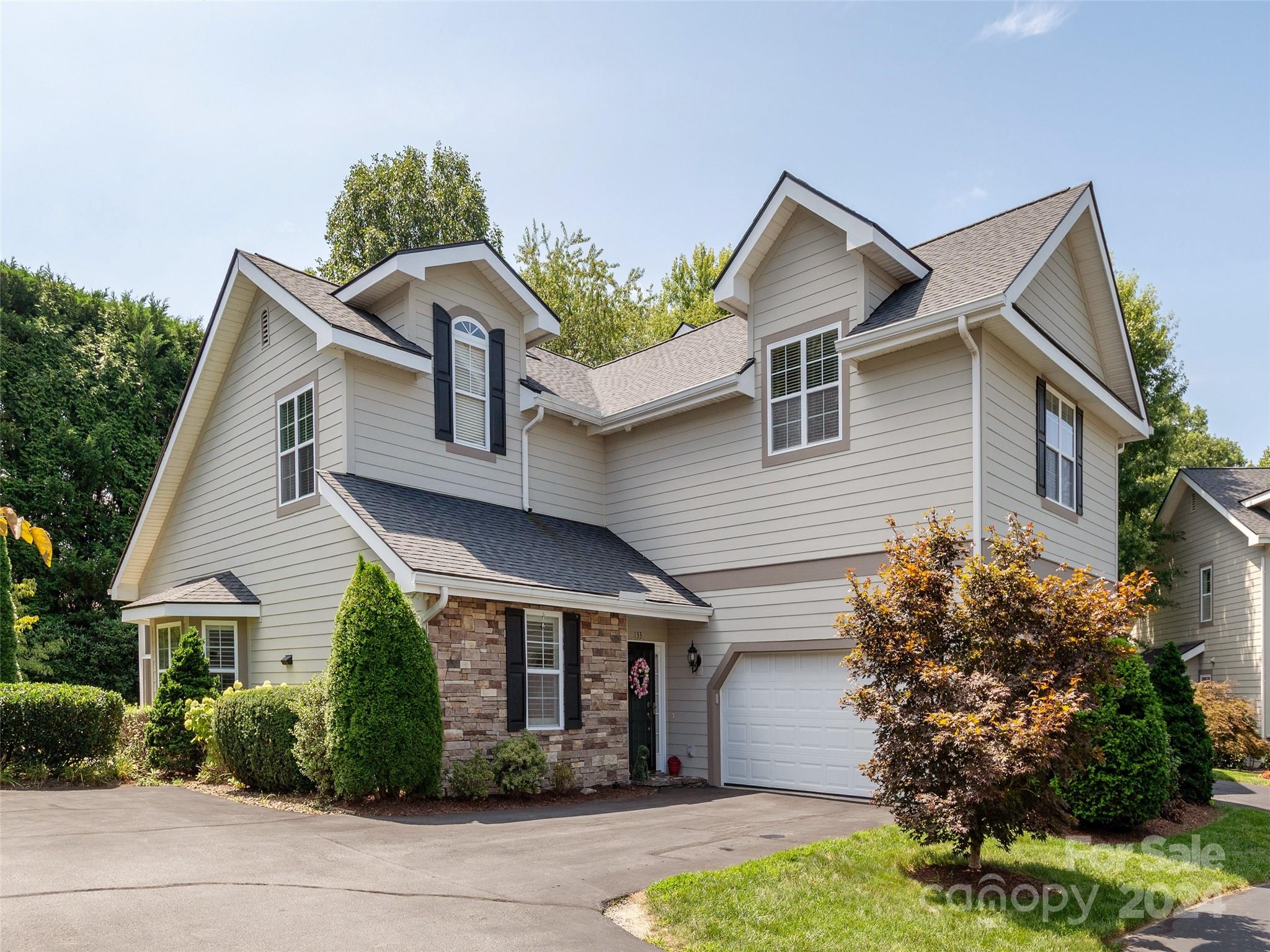 Towne Place Dr, Hendersonville, NC 28792