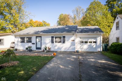 Super Cute Bungalow with great curb appeal! | Image 1