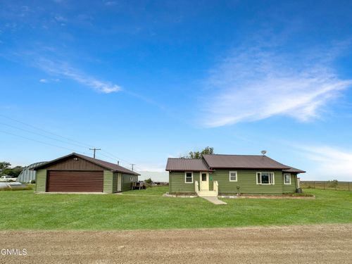 301 4th St, Zahl, ND, 58856-9005 | Card Image
