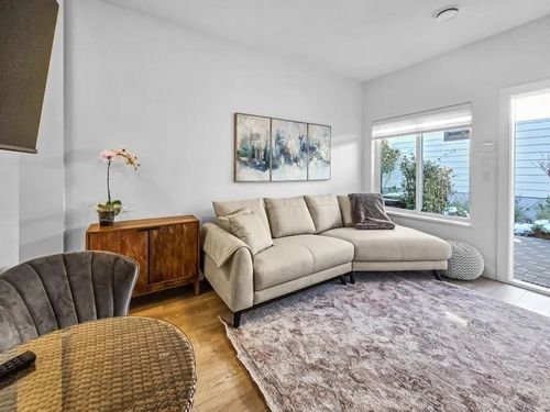 6511 Kitchener St, Burnaby, BC, V5B2J7 | Card Image