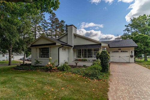 302 6th St, Grundy Center, IA, 50638-1528 | Card Image