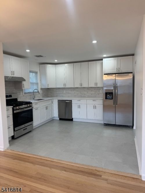 18 Washburn Pl, Caldwell, NJ, 07006-5615 | Card Image