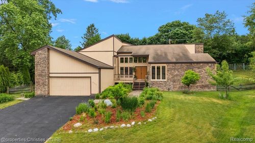 4566 Walden Dr, Bloomfield Hills, MI, 48301-1149 | Card Image