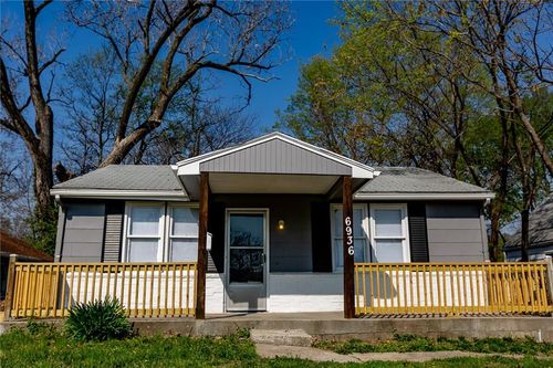 6936 Kensington Ave, Kansas City, MO, 64132-1634 | Card Image