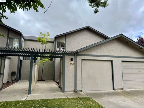 755 Pine St, Livermore, CA, 94551-1818 | Card Image