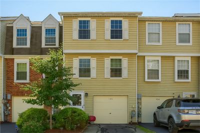 106 Rossmor Ct, Townhouse with 2 bedrooms, 1 bathrooms and 3 parking in Ross Twp PA | Image 1