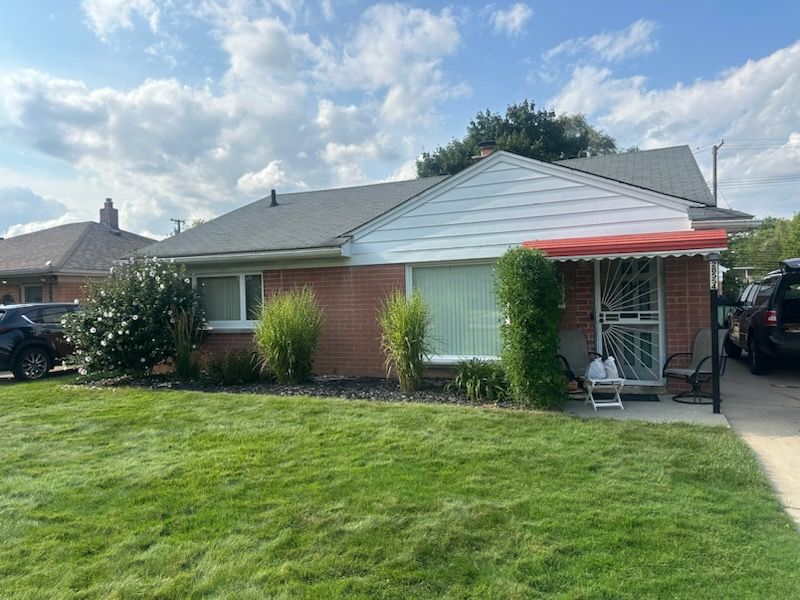 Clements Cir, Livonia, MI 48150