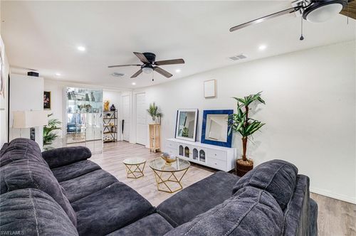 2012 Wright St, FORT MYERS, FL, 33916-4116 | Card Image