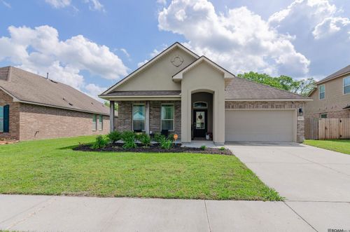 11464 Legacy Oaks Ln, Gonzales, LA, 70737-6522 | Card Image