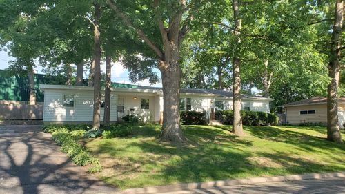 6002 Queens Way, Monona, WI, 53716 | Card Image