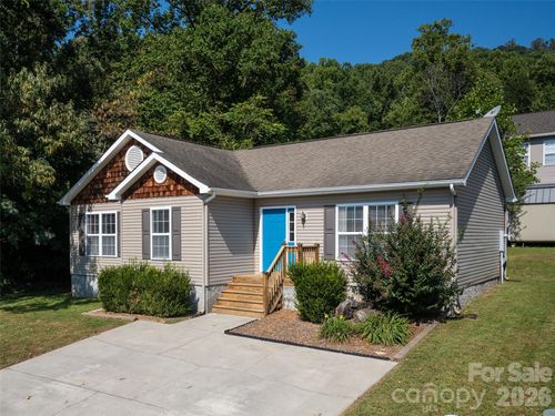 151 W Newberry Dr, Fletcher, NC, 28732-7805 | Card Image