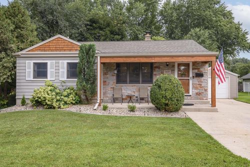 1608 Beverly Lane, West Bend, WI, 53090 | Card Image