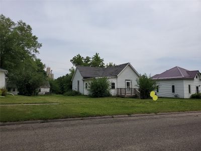 113 Clark Street, Home with 3 bedrooms, 1 bathrooms and null parking in Reinbeck IA | Image 1