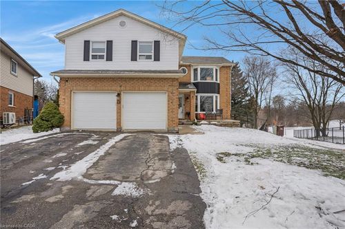 49 Wyandotte Crt, Kitchener, ON, N2A3H9 | Card Image