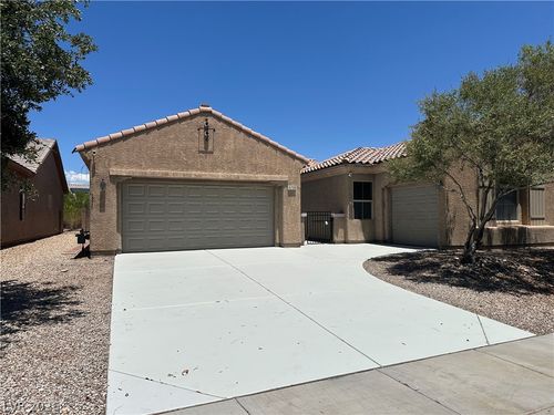 5728 Flying Birdie Ave, Las Vegas, NV, 89122-4120 | Card Image