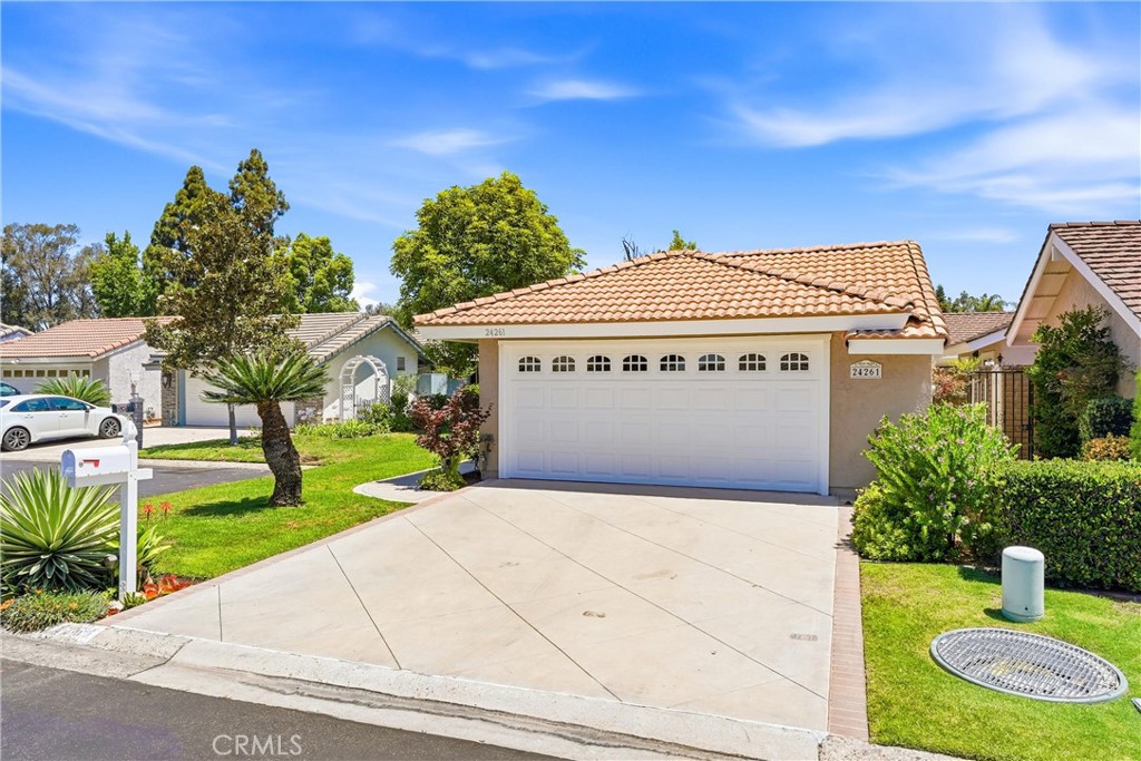 Residential in Lake Forest 3