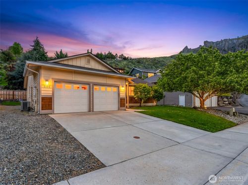 1111 Splett Street, Wenatchee, WA, 98801 | Card Image