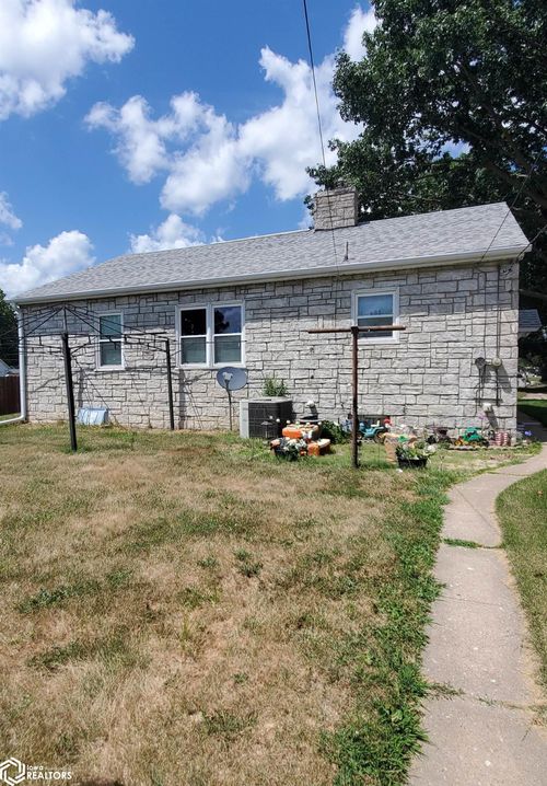 2018 Avenue D, Fort Madison, IA, 52627-2411 | Card Image