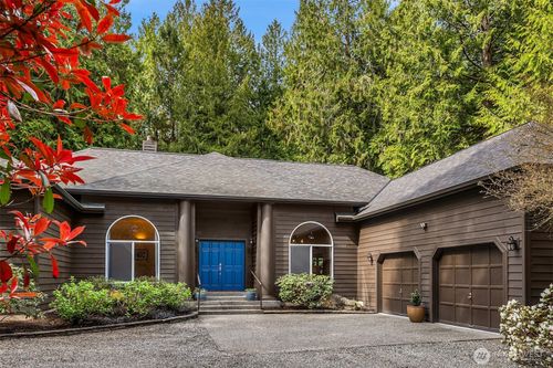 8387 Ne Sumanee Pl, Bainbridge Island, WA, 98110-4505 | Card Image