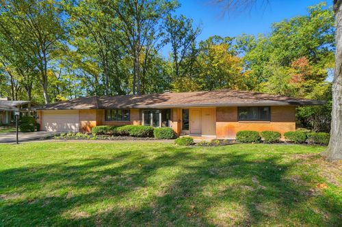 2300 Hoxton Ct, Upper Arlington, OH, 43220-4739 | Card Image