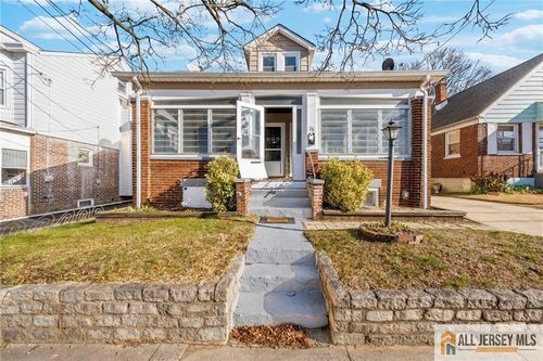 74 Andrew St, Hamilton, NJ, 08610-6502 | Card Image