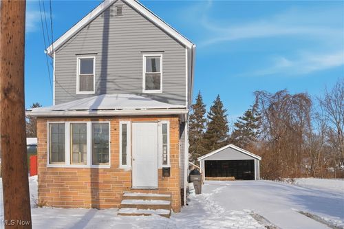 2458 Vestal Rd, Youngstown, OH, 44509-1417 | Card Image