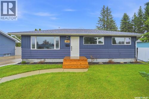 2417 Hanover Ave, Saskatoon, SK, S7J1E7 | Card Image