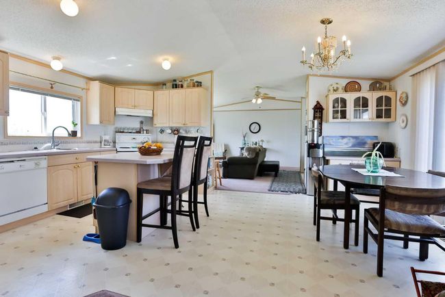 3.43 Acres, House other with 4 bedrooms, 3 bathrooms and null parking in Raymond AB | Image 40
