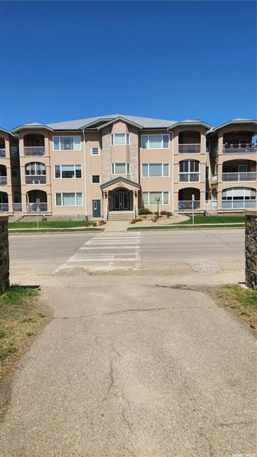 105-240 Athabasca St E, Moose Jaw, SK, S6H0L5 | Card Image
