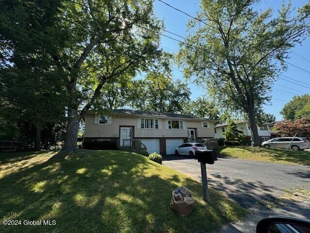 Gadsen Ct, Albany, NY 12205