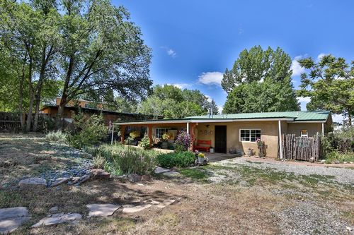 97 Hondo Seco Rd, Arroyo Hondo, NM, 87513-8021 | Card Image