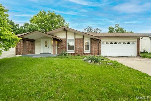 3726 Briargrove Dr, Florissant, MO, 63031-1124 | Card Image