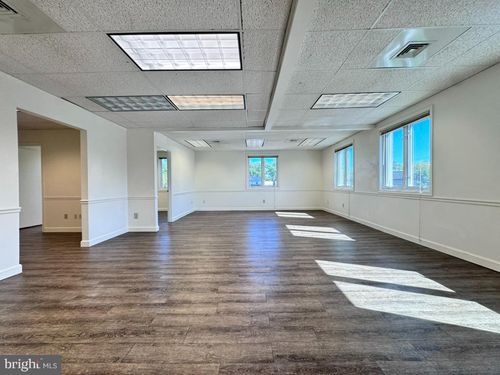 3935 University Dr, Fairfax, VA, 22030-2506 | Card Image