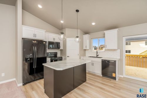 112 S Freshwater Ave, Brandon, SD, 57005-3108 | Card Image