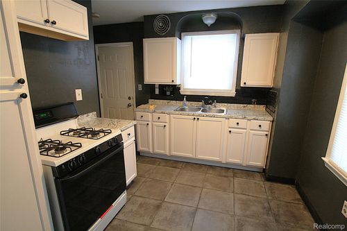 2713 Brownell Blvd, Flint, MI, 48504-2786 | Card Image