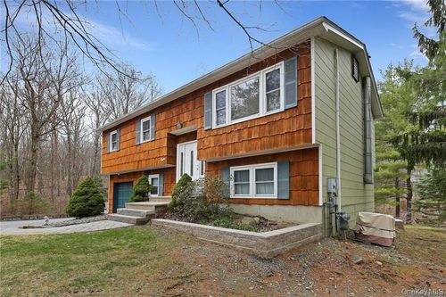 8 Fillmore Ct, Highland Mills, NY, 10930-2700 | Card Image