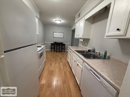 6165 Innkeepers Ct, East Lansing, MI, 48823-7852 | Card Image