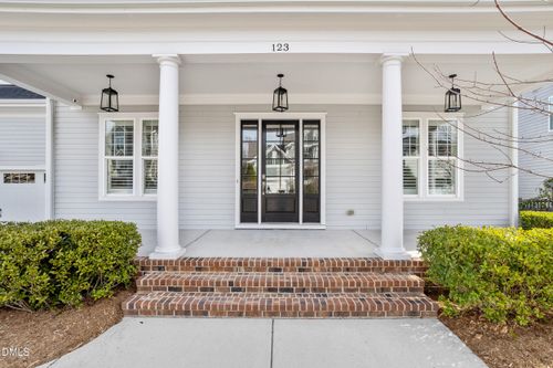 123 Larkin Ln, Chapel Hill, NC, 27516-4687 | Card Image