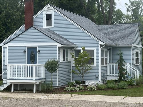 1284 Rochester Rd, Addison Township, MI, 48367-3828 | Card Image