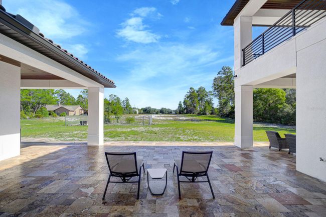 Living room with view | Image 13