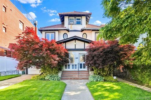 84-21 Beverly Rd, Kew Gardens, NY, 11415-2103 | Card Image