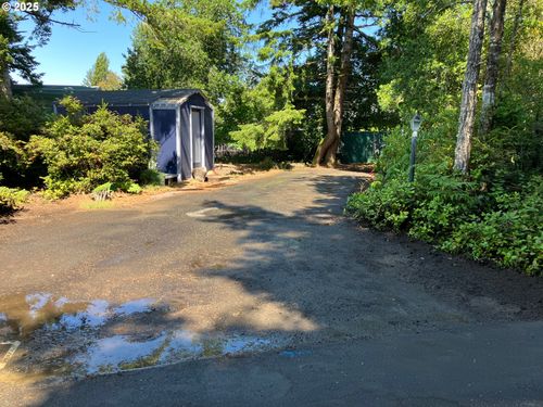 19 Sand Dollar Dr, Florence, OR, 97439-8775 | Card Image