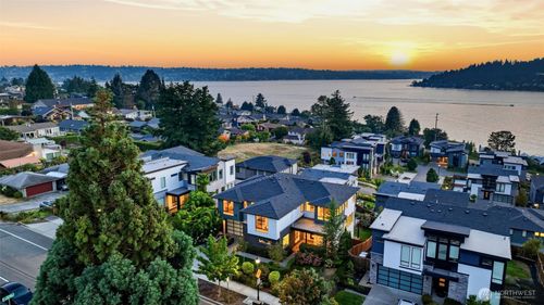 3927 Park Ave N, Renton, WA, 98056-1519 | Card Image