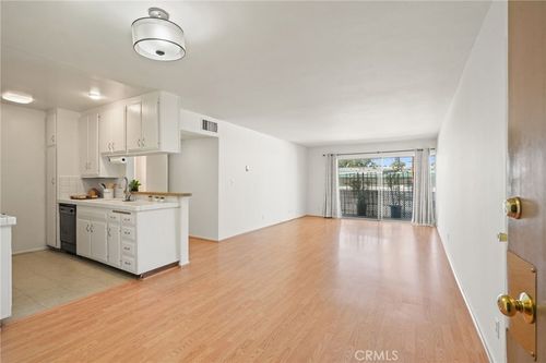 204-10240 Camarillo St, Toluca Lake, CA, 91602-1602 | Card Image