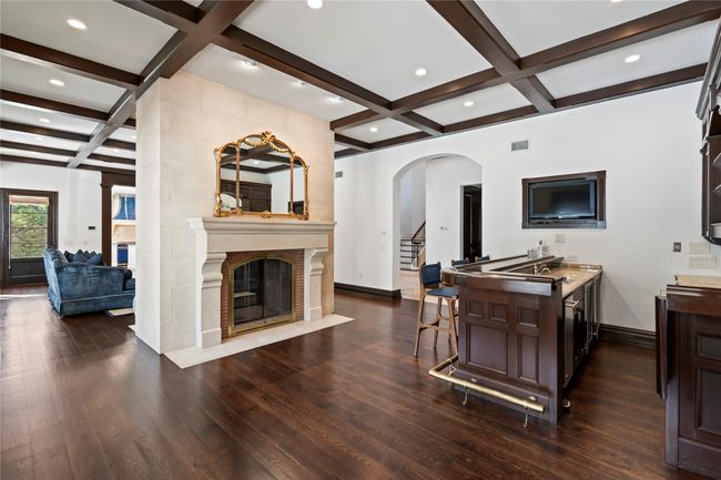 Bar with fireplace | Image 10
