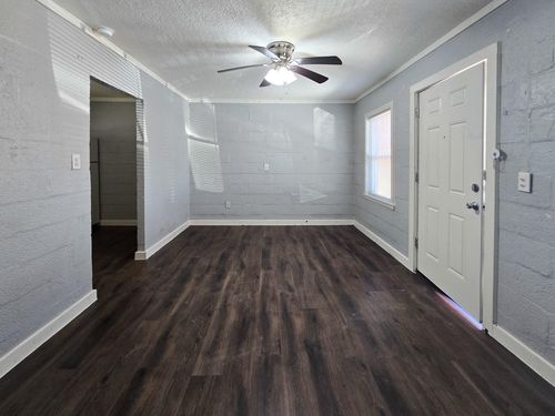 apt-28-415 N Beauregard St, Alvin, TX, 77511-2180 | Card Image