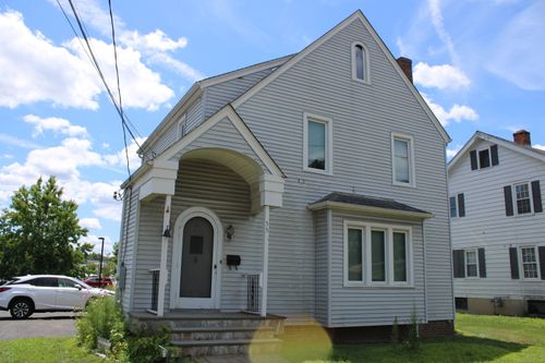 55 E Cedar St, Newington, CT, 06111-2533 | Card Image